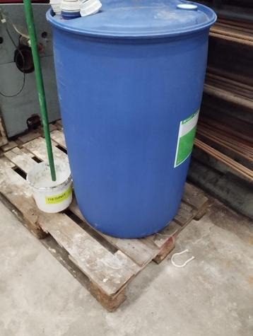 Regenwaterton of opslagvat / bidon 200 lit. beschikbaar voor biedingen