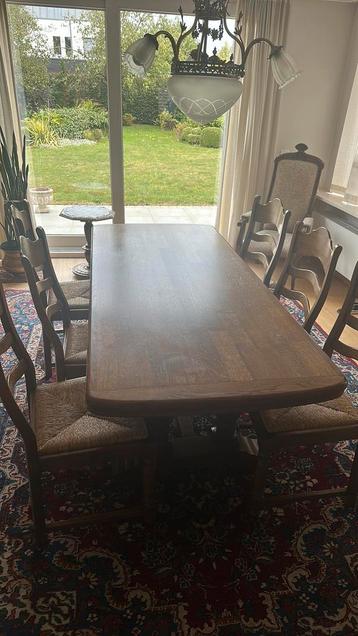 Tafel beschikbaar voor biedingen