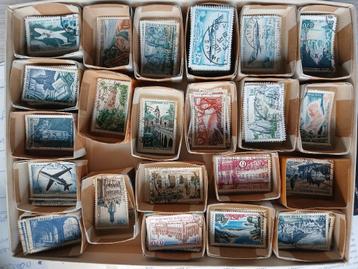 Franse postzegels in aantal per bakje beschikbaar voor biedingen