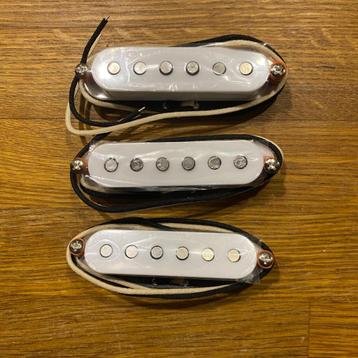 Suhr SSS stratocaster sets V60 & V70 beschikbaar voor biedingen