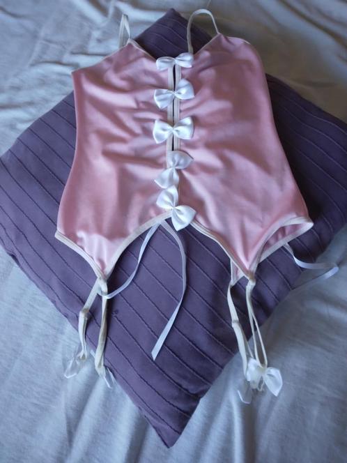 Lichtroze en witte jarretelbandjes. Dim, Kleding | Dames, Ondergoed en Lingerie, Body of Korset, Overige kleuren, Ophalen of Verzenden