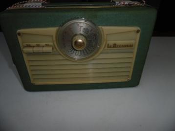 RADIO VINTAGE LE REGIONAL TYPE CAMPING DE 1957 S ALLUME E, Envoi