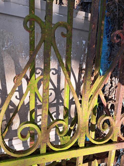 portails anciens en fer forgé 2 ailes + 2 poteaux, Jardin & Terrasse, Clôtures de jardin, Utilisé, Clôture ornementale, Fer, Enlèvement