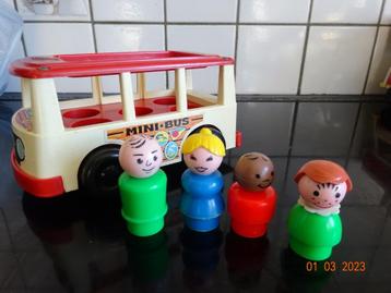 fisher price 141,minibusje met popjes*VINTAGE* Met 4 popjes  beschikbaar voor biedingen