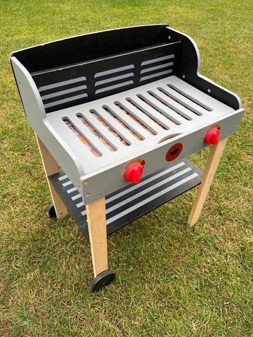 Houten speelbbq  beschikbaar voor biedingen