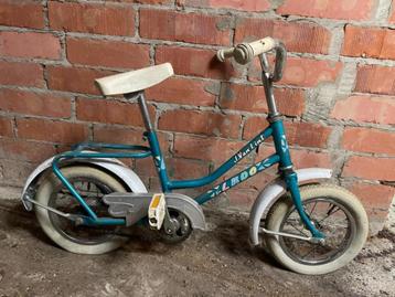 Oud kinderfietsje beschikbaar voor biedingen