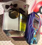 Pokemon tin (250 kaarten), Hobby en Vrije tijd, Ophalen of Verzenden, Zo goed als nieuw, Meerdere kaarten, Foil