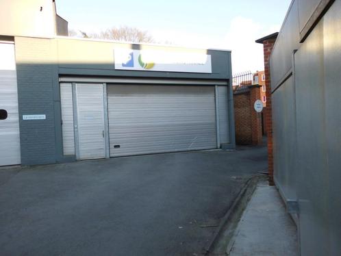 Centraal gelegen overdekte autostaanplaats te huur Kortrijk, Immo, Garages en Parkeerplaatsen, Provincie West-Vlaanderen