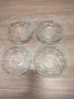 4 kommetjes met druivenbladreliëf, Huis en Inrichting, Ophalen of Verzenden, Zo goed als nieuw, Glas, Kom(men)