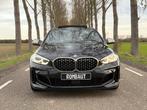 BMW M135 / FULL FULL / 100 DKM / BJ 2020 / PANO / CAMERA, Auto's, BMW, 1 Reeks, 4 cilinders, Zwart, Leder