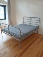 Ikea grijs metalen Logga bed van 140x200cm met Vadso-matras, Huis en Inrichting, Slaapkamer | Bedden, Ophalen of Verzenden, Gebruikt