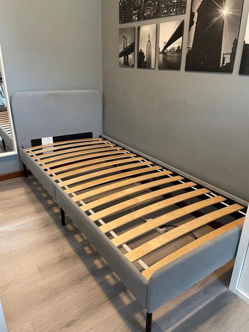 SLATTUM Gestoffeerd bed, Knisa lichtgrijs, 90x200 cm, Huis en Inrichting, Slaapkamer | Bedden, Zo goed als nieuw, Stof, Ophalen