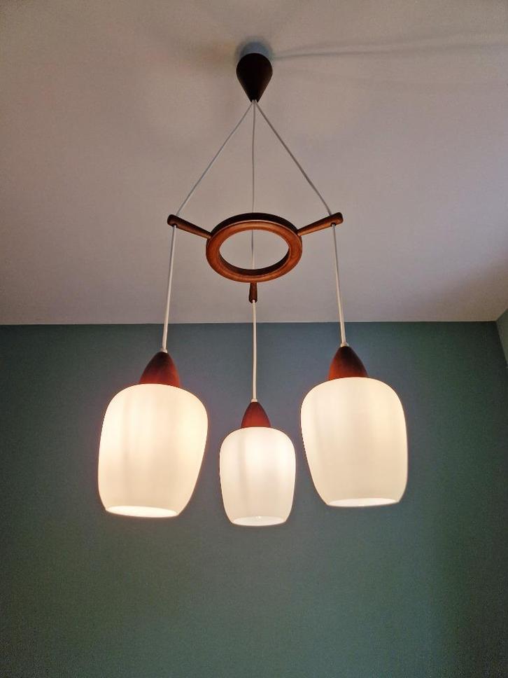 Scandinavische kroonluchter, teakhout & wit glazen, 1960, Antiek en Kunst, Antiek | Verlichting, Ophalen of Verzenden