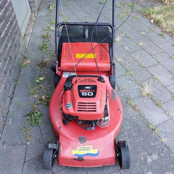 Grasmaaier zelftrekkend beschikbaar voor biedingen
