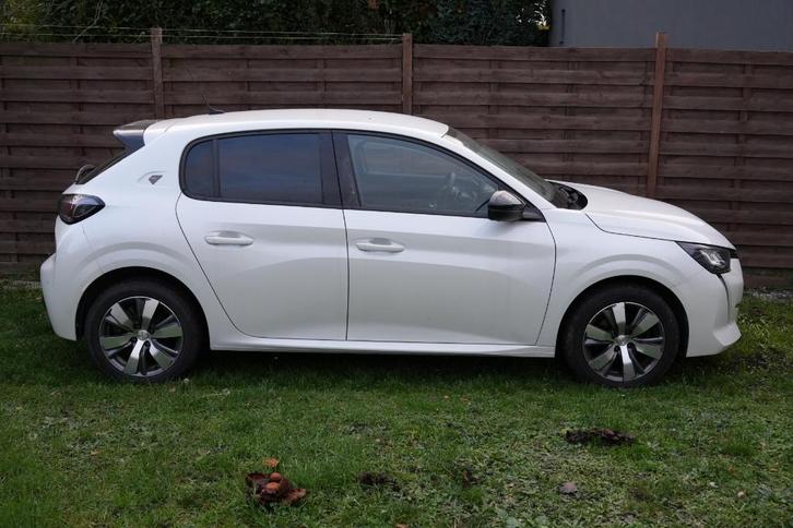 Peugeot 208 1.2i EAT8 Road Trip automaat met car-pass, Auto's, Peugeot, Particulier, ABS, Airbags, Airconditioning, Android Auto