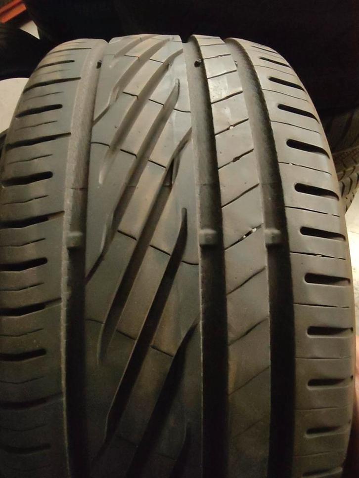215/35r18 84y uniroyal 40€ per stuk 21535r18 215/35/r18, Auto-onderdelen, Besturing, Ophalen of Verzenden