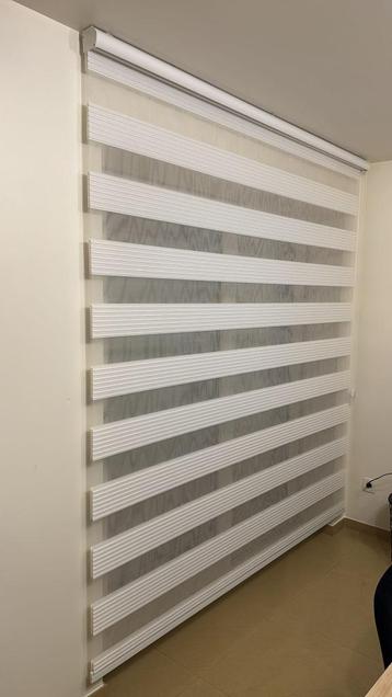 Set moderne rolgordijnen (lichtdoorlatend, wit) – 3 stuks beschikbaar voor biedingen