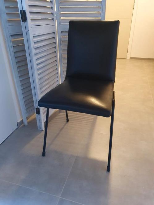 Elegante stoel uit de jaren 60 in zwart skai., Huis en Inrichting, Stoelen, Zo goed als nieuw, Metaal, Zwart, Ophalen