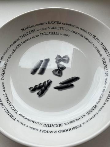 Plat de service pâtes beschikbaar voor biedingen
