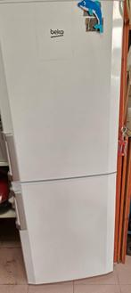 Frigo/diepvries combinatie Beko A+, Elektronische apparatuur, Ophalen, 200 liter of meer, Met aparte vriezer, Zo goed als nieuw