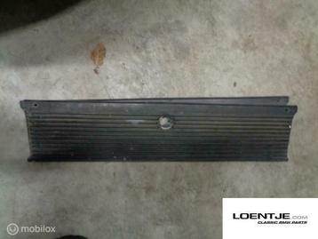 plaat tussen de achterlichten BMW e21 315 316 318 320 323i beschikbaar voor biedingen