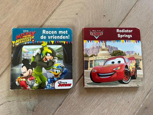Kartonnen boekjes van Cars & Mickey and the Roadster Racers, Livres, Livres pour enfants | 0 an et plus, Comme neuf, Enlèvement ou Envoi