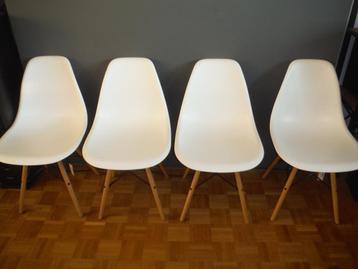 Set van 4 ELON stoelen beschikbaar voor biedingen