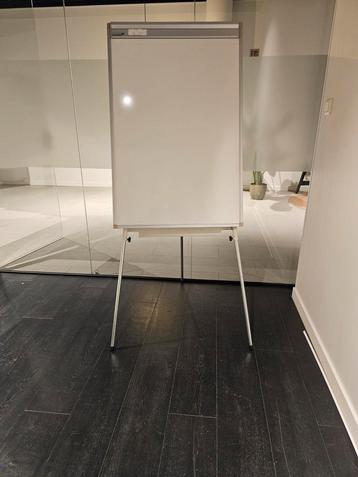 Mobiel whiteboard  beschikbaar voor biedingen