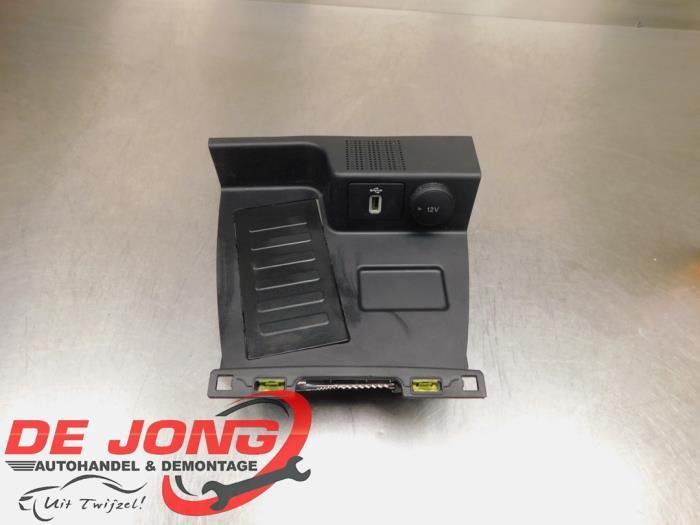 Chargeur sans fil d'un Ford Focus, Autos : Pièces & Accessoires, Électronique & Câbles, Ford, Utilisé, 3 mois de garantie, Enlèvement ou Envoi