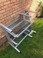 Mooi bureau of computer tafel op glas, aluminium, wielen, Huis en Inrichting, Bureaus, Ophalen of Verzenden, Zo goed als nieuw