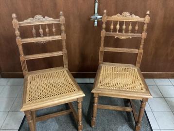 Stoelen  beschikbaar voor biedingen