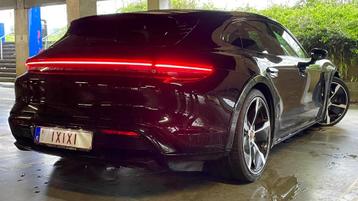 Location voiture de Sport-Porsche Taycan Durbuy beschikbaar voor biedingen