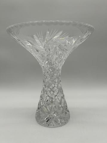 Boheemse kristallen vaas beschikbaar voor biedingen