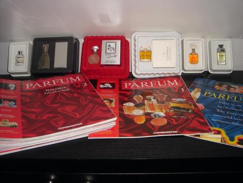 Parfum miniaturen + bijhorende magazine 'De fascinerende wer, Verzamelen, Parfumverzamelingen, Zo goed als nieuw, Miniatuur, Gevuld