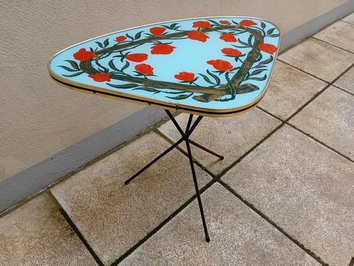 Vintage Erdal tripod tafel expo ´58 Roosjes, Huis en Inrichting, Tafels | Bijzettafels, Kunststof, Ophalen