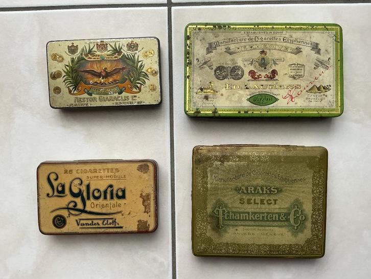 Set van 4 oude blikjes voor sigaretten, zie foto's, Verzamelen, Merken en Reclamevoorwerpen, Gebruikt, Verpakking, Ophalen of Verzenden
