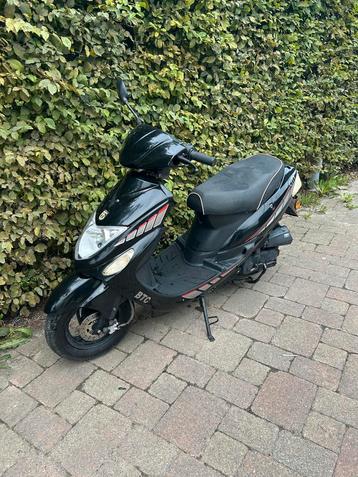 Scooter b klasse te koop/ruil beschikbaar voor biedingen