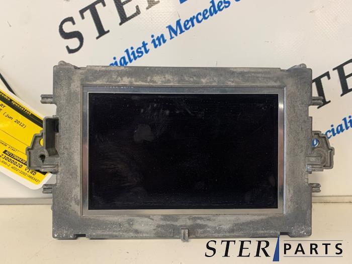 Affichage navigation d'un Mercedes E-Klasse, Autos : Pièces & Accessoires, Électronique & Câbles, Mercedes-Benz, Utilisé, 3 mois de garantie