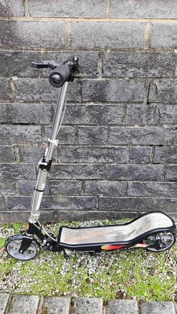 Trottinette Space scooter pour enfant (2 modes d’utilisation disponible aux enchères