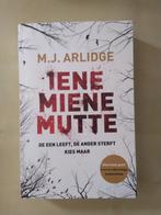 Boek M.J.Arlidge - Iene Miene Mutte, Ophalen, Zo goed als nieuw