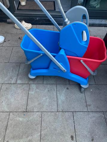 Professionele dubbele mopwagen beschikbaar voor biedingen