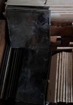 5 zwarte, glanzende, faience tegels, Enlèvement