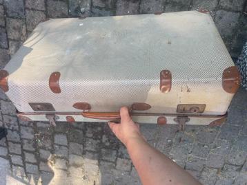 Gratis vintage koffer beschikbaar voor biedingen