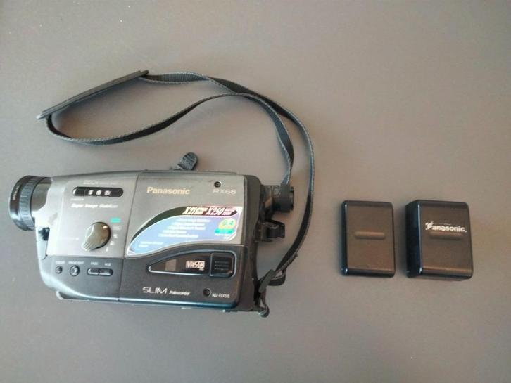 PANASONIC-camera (buiten gebruik) + 2 Panasonic-batterijen, Audio, Tv en Foto, Videocamera's Digitaal, Niet werkend, Camera, Overige soorten