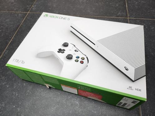 Xbox one S, Consoles de jeu & Jeux vidéo, Consoles de jeu | Xbox One, Comme neuf, Xbox One, 1 TB, Avec 2 manettes, Enlèvement