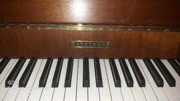 GUNTHER STAANDE PIANO IN UITSTEKENDE STAAT beschikbaar voor biedingen