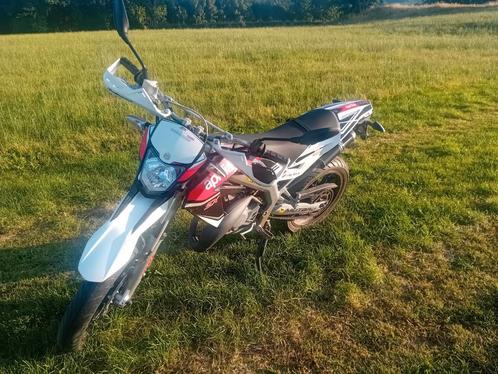 Aprilia sx50 2015, Fietsen en Brommers, Brommers | Derbi, Zo goed als nieuw, Klasse B (45 km/u), Ophalen of Verzenden
