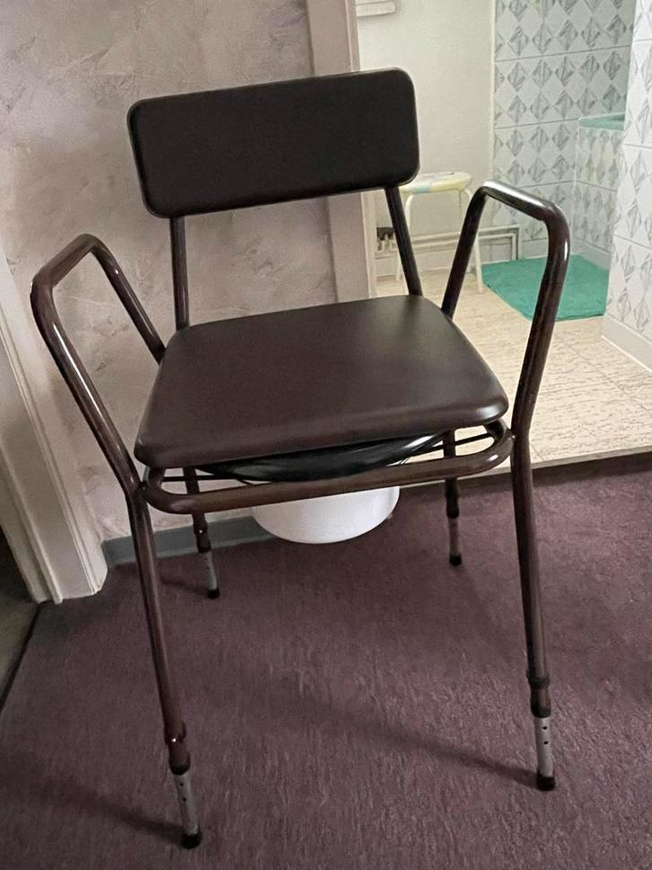 Wc stoel / toiletstoel verstelbaar quasi nieuw, Diversen, Verpleegmiddelen, Zo goed als nieuw, Ophalen