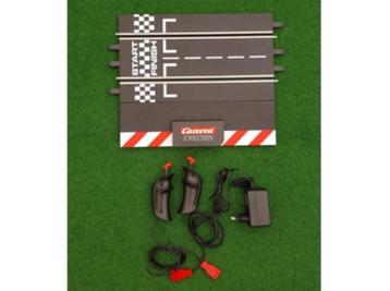 Carrera evolution: Startbaanstuk met 2 regelaars en transfo beschikbaar voor biedingen