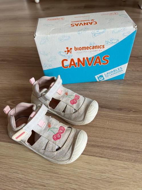 Biomecanics sandals, white/silver, size 23, used one day, Enfants & Bébés, Vêtements de bébé | Chaussures & Chaussettes, Utilisé